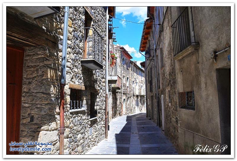 كاستيفوييت دي لا روكا القرية الأكثر جمالا في كاتالونيا