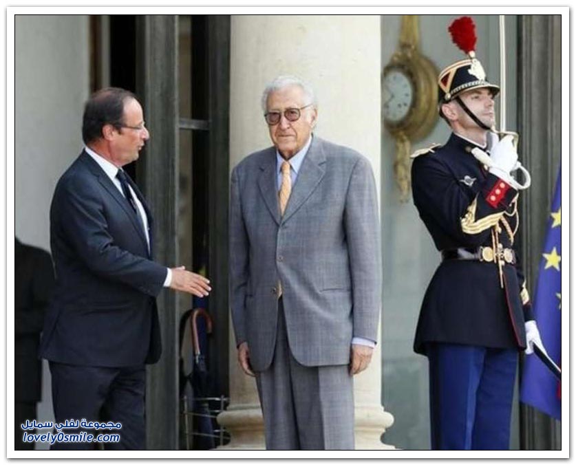 صورة للرئيس الفرنسي وحظه السيء في مصافحة الرؤساء