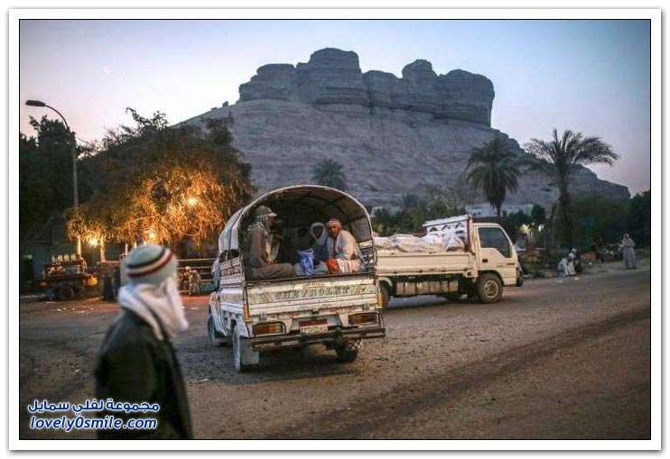 استخراج وصناعة الحجر الجيري من جنوب مصر