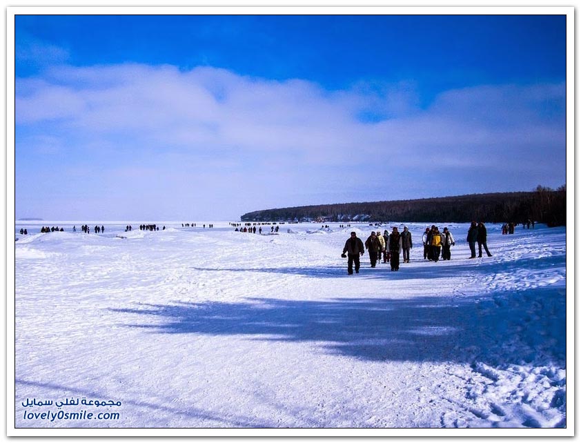 التكوينات الجليدية المذهلة على بحيرة سوبيريور