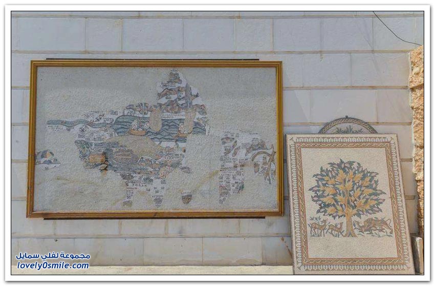 مصنع لجمع الفسيفساء في الأردن