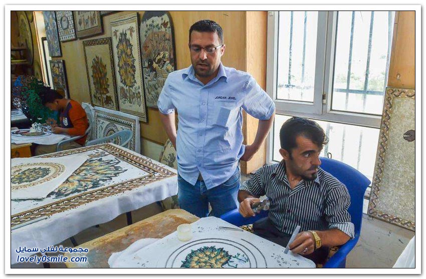 مصنع لجمع الفسيفساء في الأردن