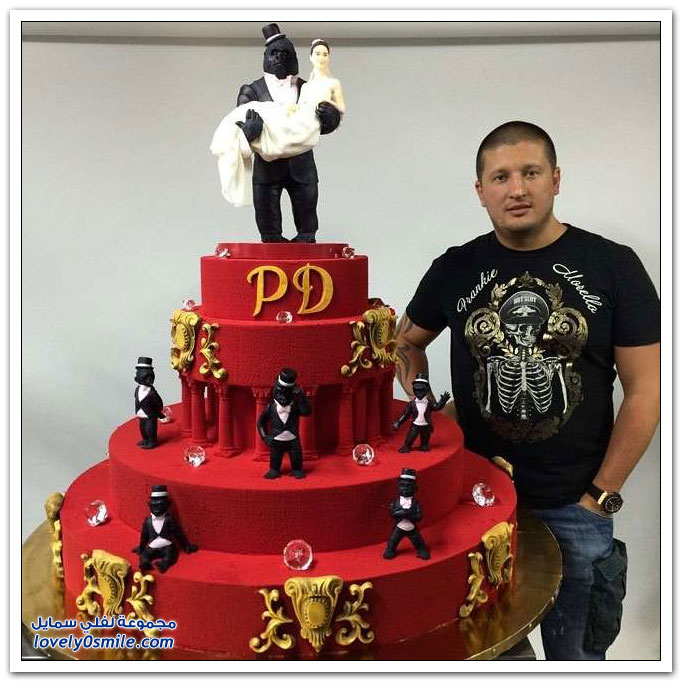 بطل روسيا في الملاكمة يعمل حلواني في صناعة الكيك