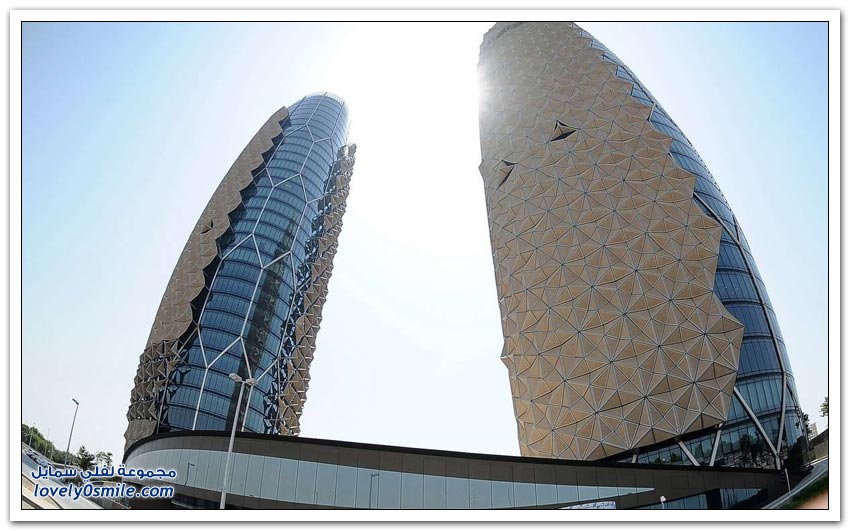 أبراج البحر فى أبو ظبي مبنى يتفاعل مع الشمس
