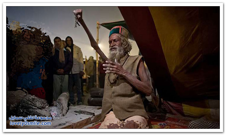 هندي يُبقي يده اليمنى مرفوعة لمدة 44 سنة