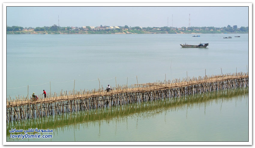 جسر الخيزران في كمبوديا يُفَكك ويُبْنى كل عام