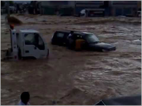 فيديو: إنقاذ عائلة في سيول جدة + مذيعة المجد ماهينور تبكي أمام المشاهدين