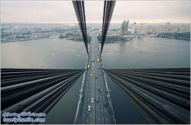جسر موسكو في كييف عاصمة أوكرانيا