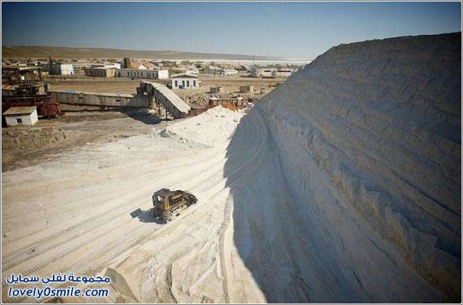 مصنع لاستخراج الملح في كازاخستان