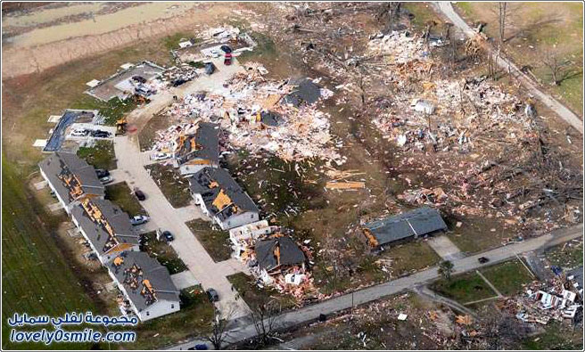 الدمار الذي أعقب إعصار مدمر ضرب عدة ولايات في أمريكا