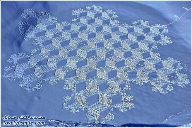 أشكال فنية على الثلج للفنان سيمون بيك