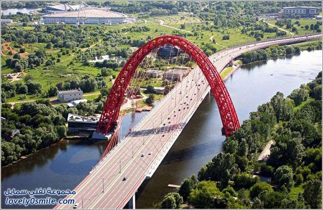 أحد جسور موسكو طور الإنشاء