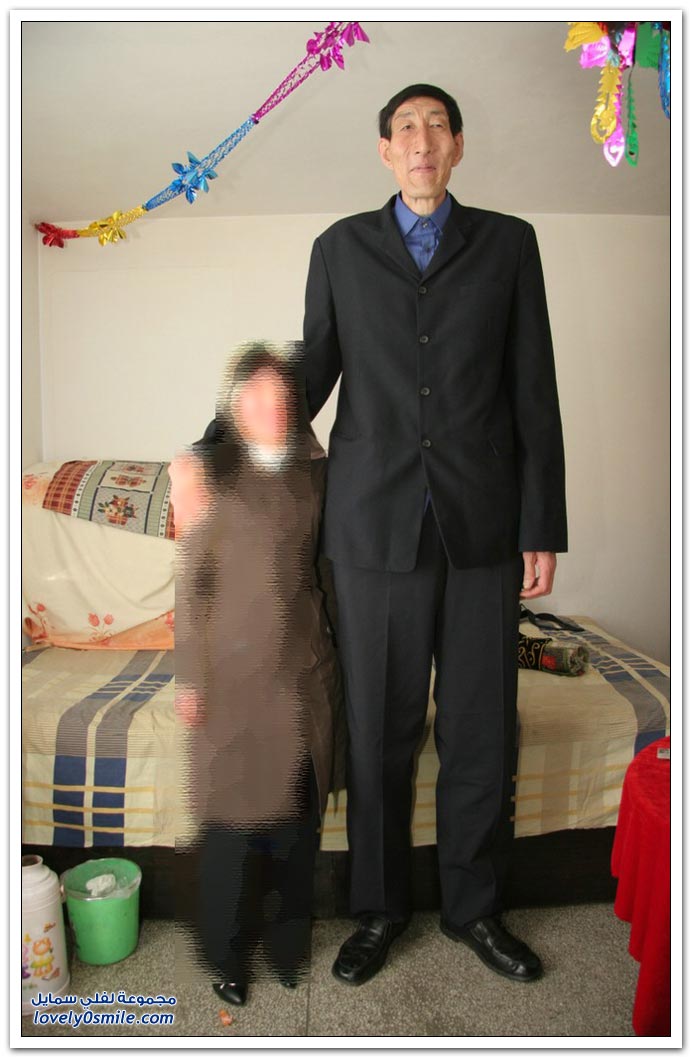 صور أطول رجل في العالم