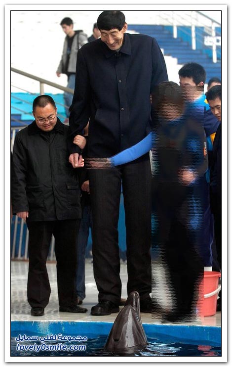 صور أطول رجل في العالم