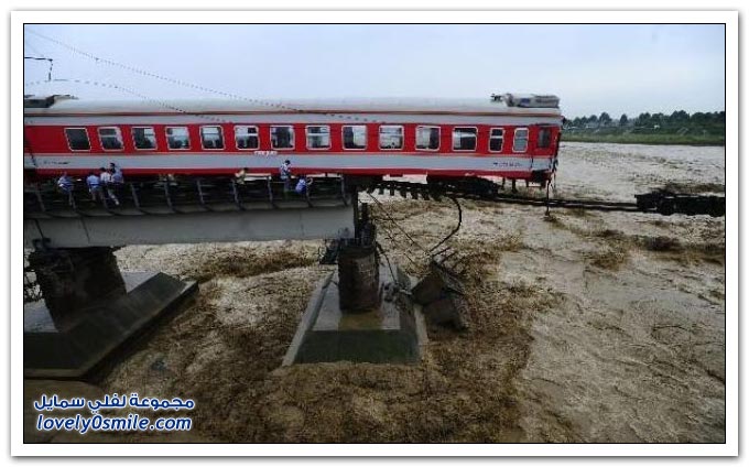 انهيار جسر للسكة الحديدية في الصين