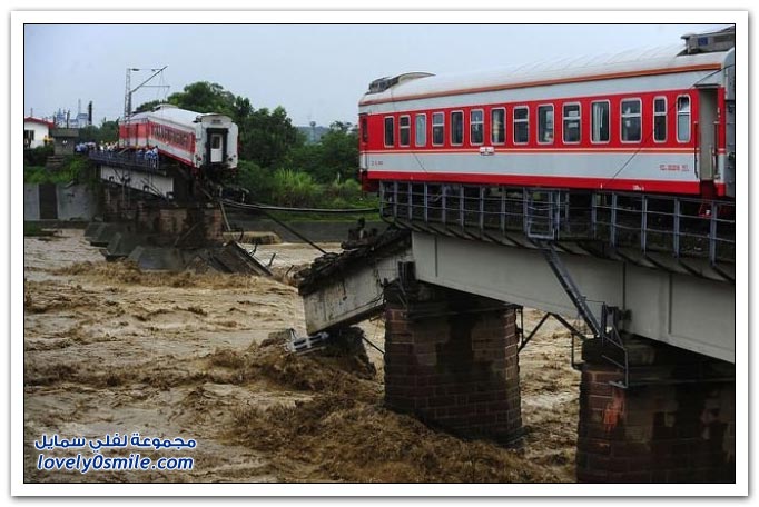 انهيار جسر للسكة الحديدية في الصين