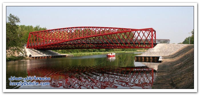 جسر تويست في هولندا