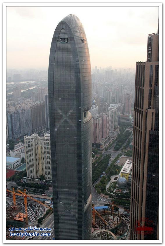 برج نهر اللؤلؤ في مدينة قوانغتشو في الصين