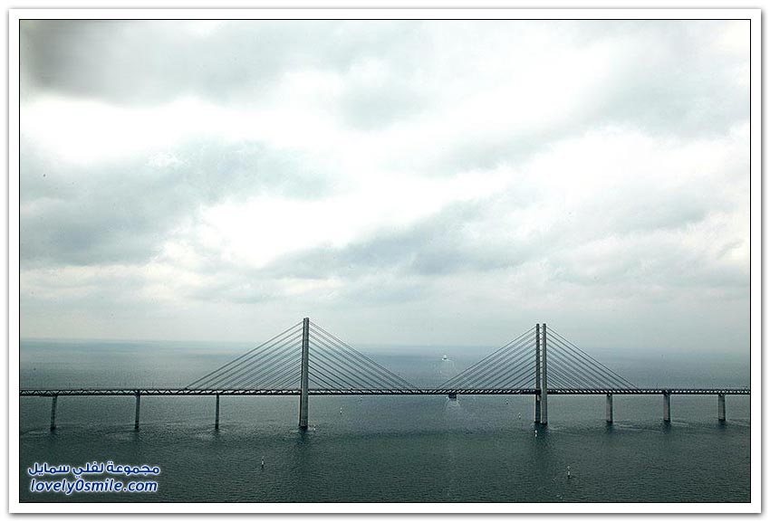 جسر Oresund الأطول في أوروبا يربط بين الدَنْمَارِك والسويد