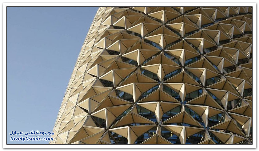 أبراج البحر فى أبو ظبي مبنى يتفاعل مع الشمس